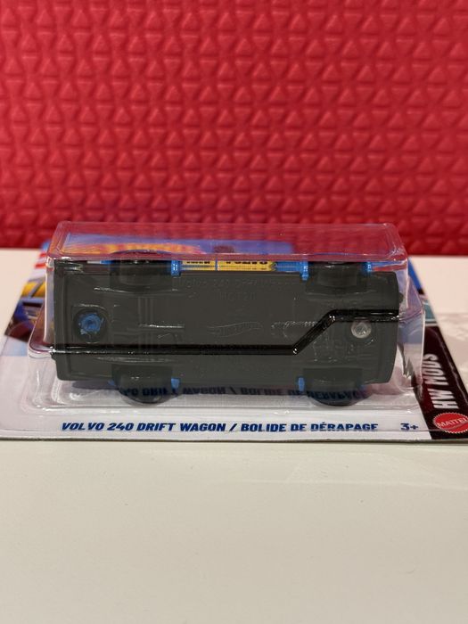 HOT Wheels Volvo 240 Drift Wagon - Castrol Edition