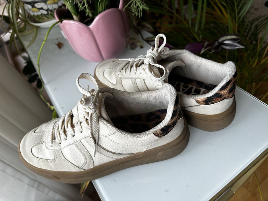 Бели Кецове с леопардова принт - 38 номер