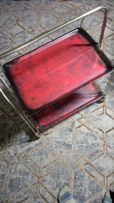 Продам сервировочную тележку
