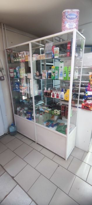 Продам витринный шкаф