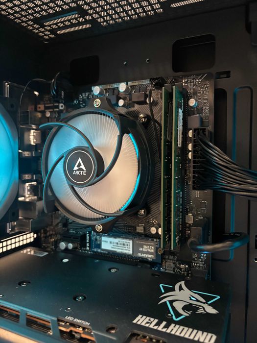 Геймърски компютър AMD Ryzen 5 5500, RX 6600 XT 8GB, 16GB ram