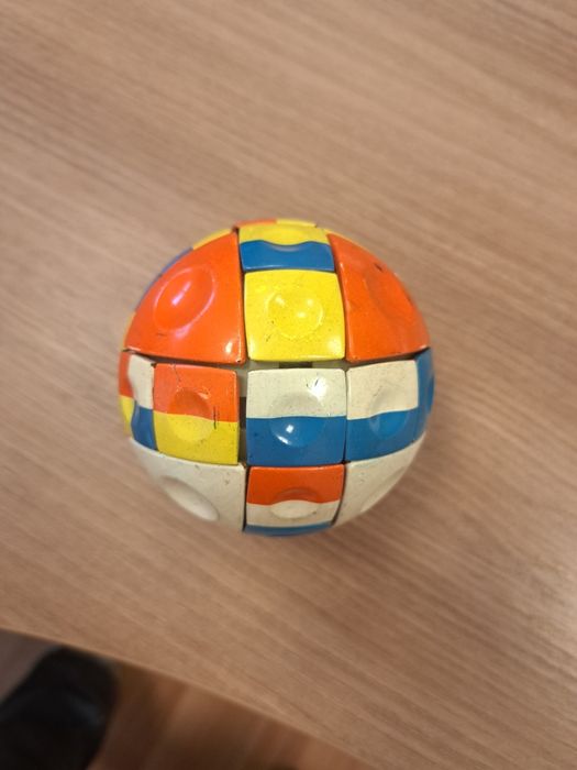 Cub rubik rotund