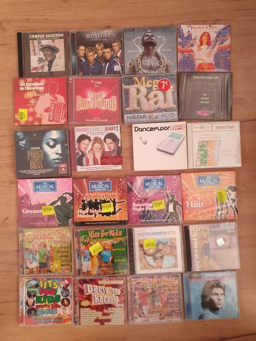 Suport CD/DVD si CD-uri muzica pentru casa