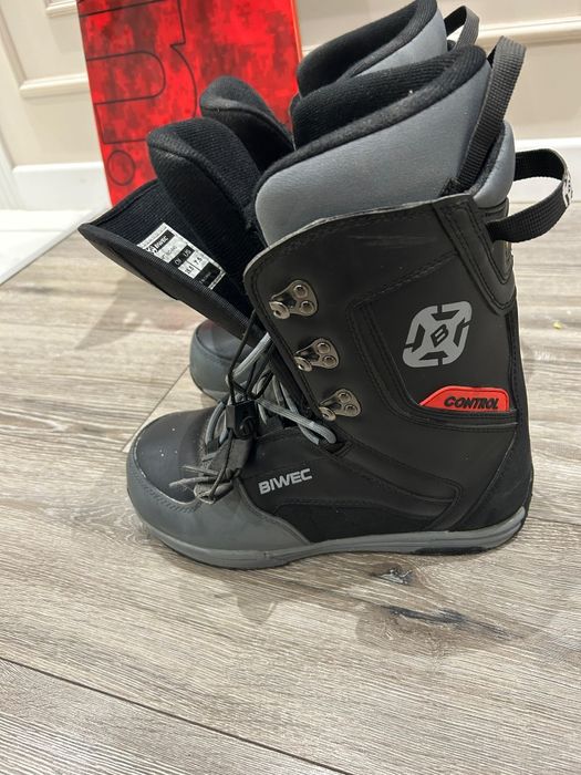 Сноуборд и ботинки