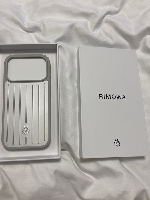 Rimowa Silver iPhone 17 Pro Case ( husa) (carcasa) ( gri)