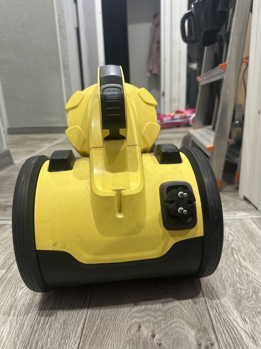 Продам на запчасти пылесос KARCHER
