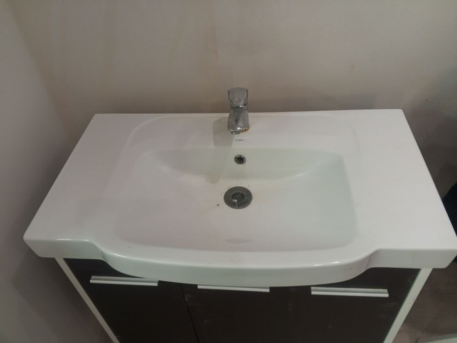 Продам тумбу с раковиной