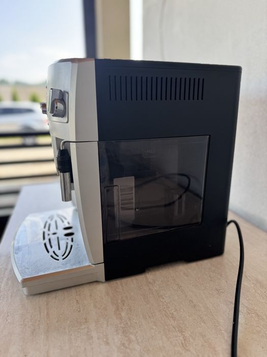 Expresor de cafea Delonghi Magnifica