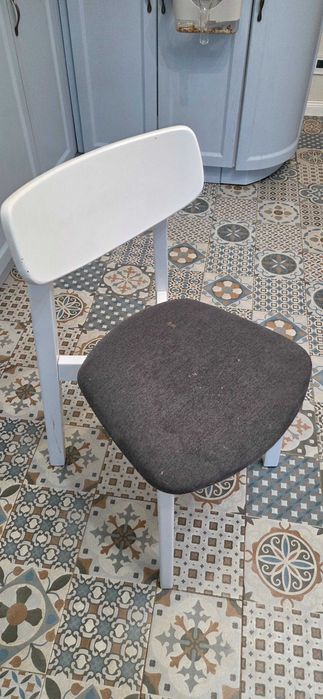 Кухонный стол с стульями