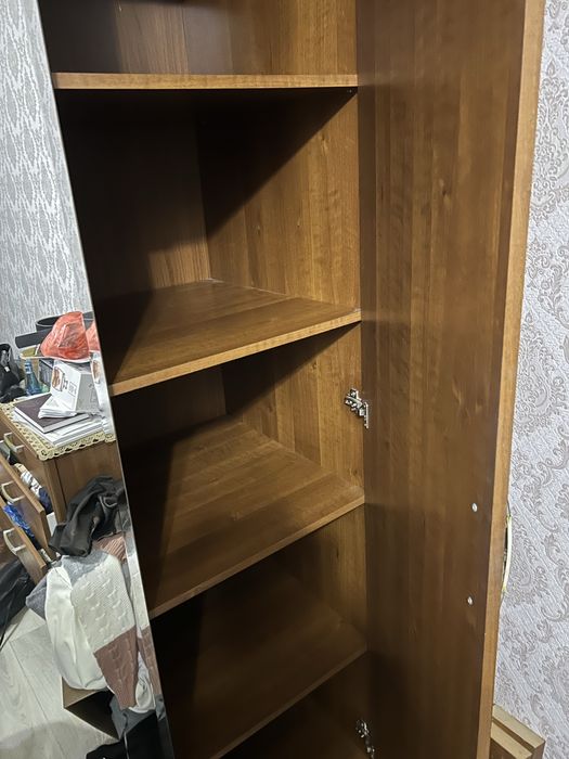 Шкаф трехдверный