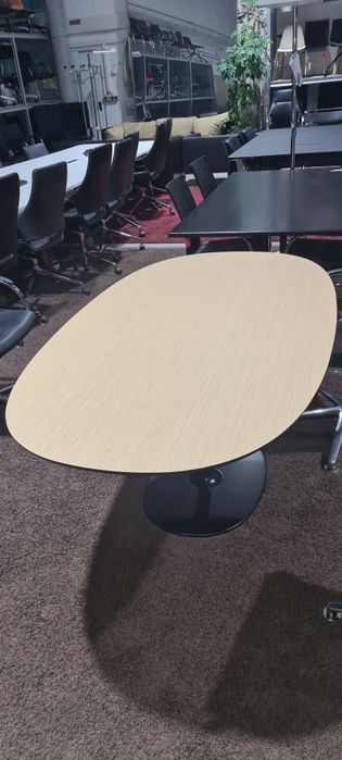 Немско офис конферентна и посетителска маса  Made in Italy оборудване