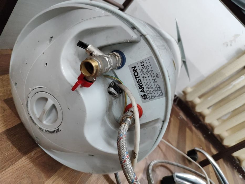 Продам аристон бойлер