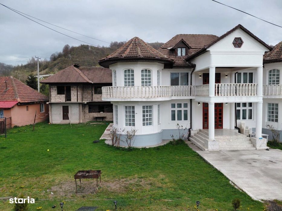 Casa cu 5 camere + teren intravilan de 1209 mp in Iscroni- Aninoasa