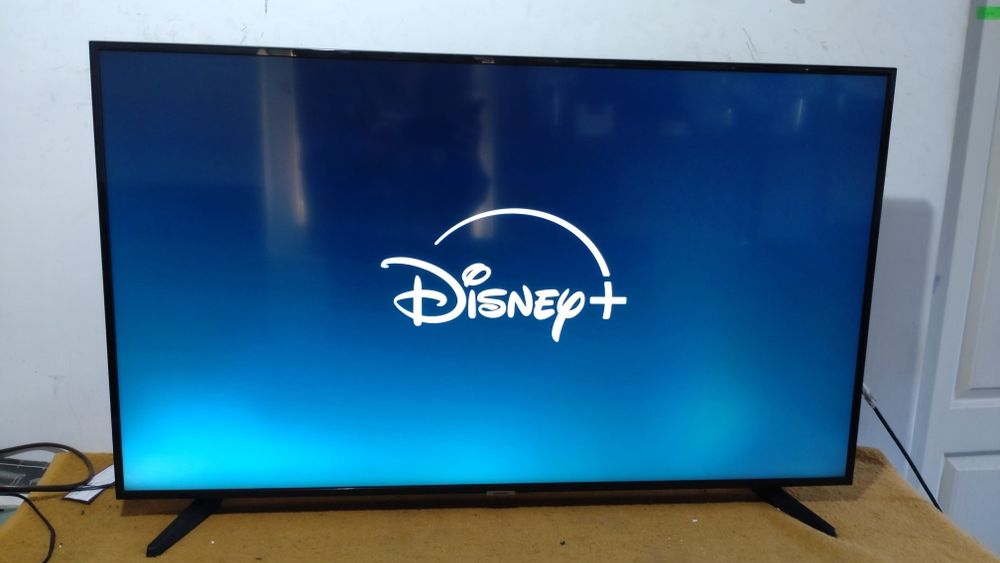 Televizor led ultra subțire 4K UHD Smart Samsung 130 cm WiFi