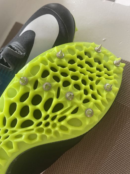 Продам спортивные «шиповки» новые