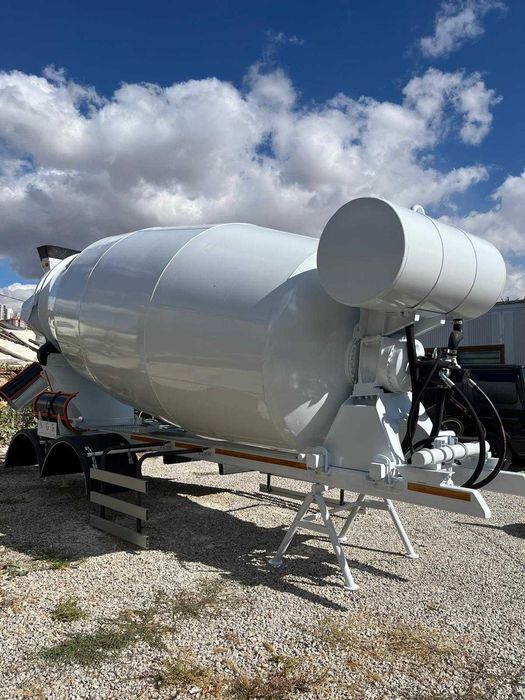 Бетонмешалка (миксер) 8-10-12 м3