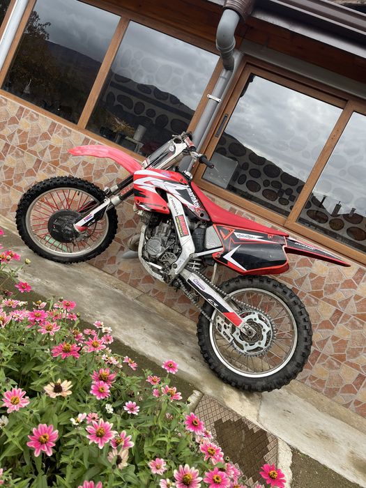 Продавам Honda cr125