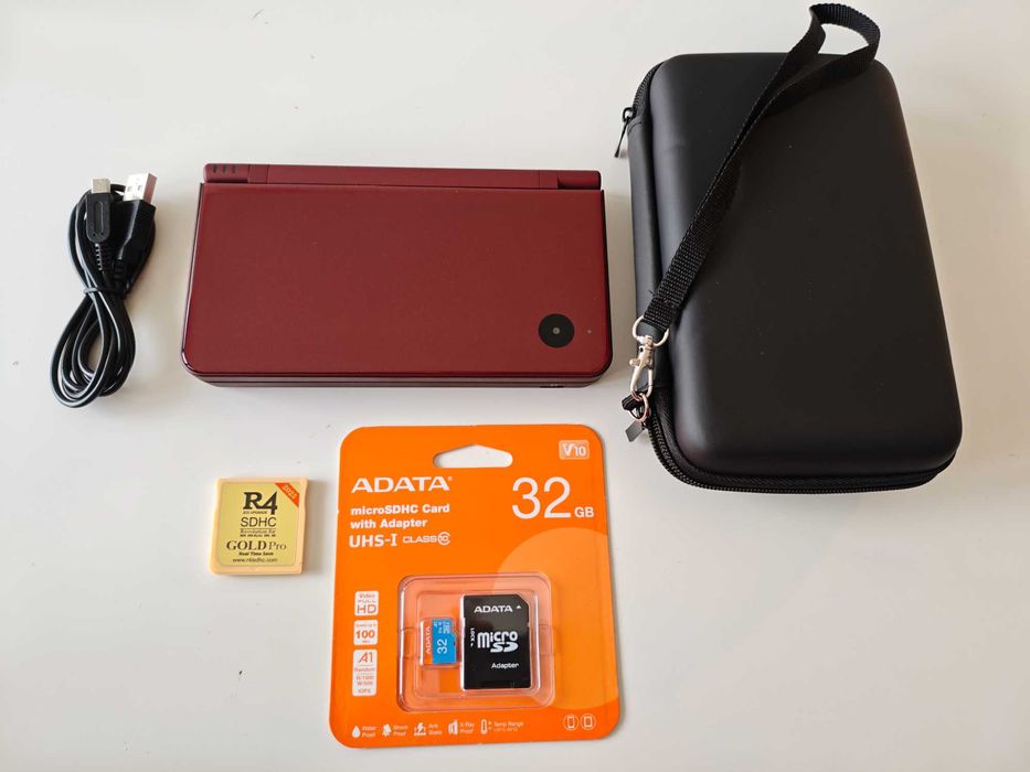 Продавам Nintendo DSi XL - качени много игри