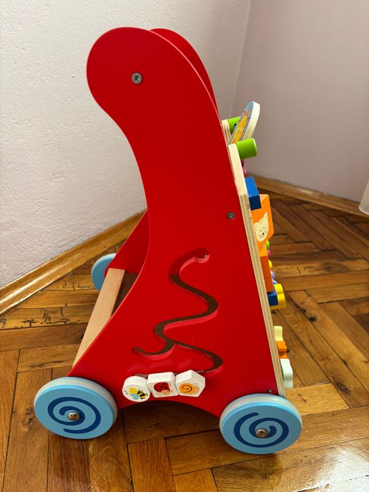 Детски дървен уолкър/проходилка