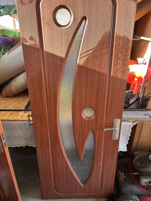 Vand geamuri si usi diferite modele si marimi