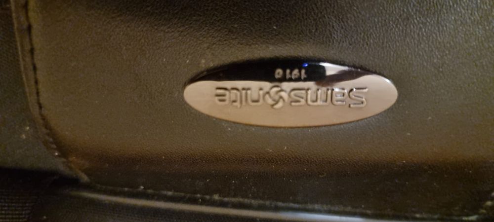 Продается сумка для ноутбука Samsonite

Цена 19000т

Описание 
Продает