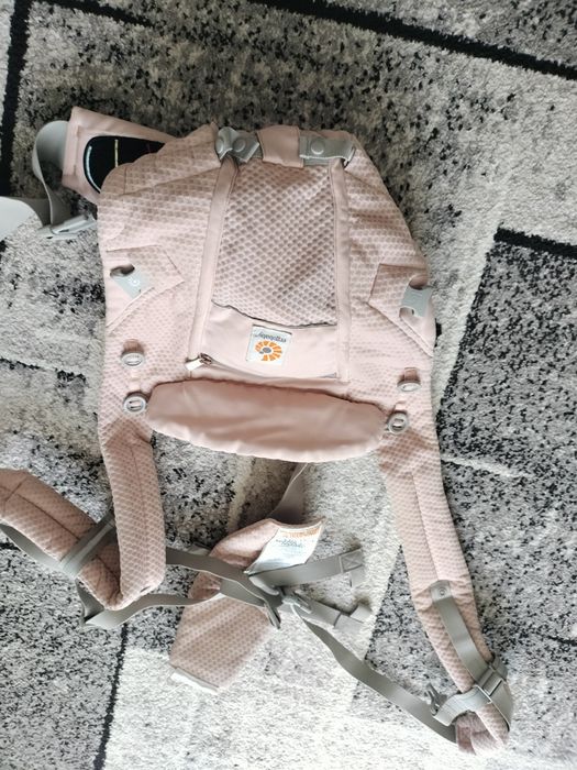Vând marsupiu Ergobaby