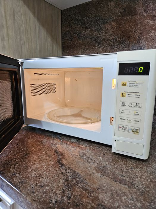 Микроволновая печь  lg