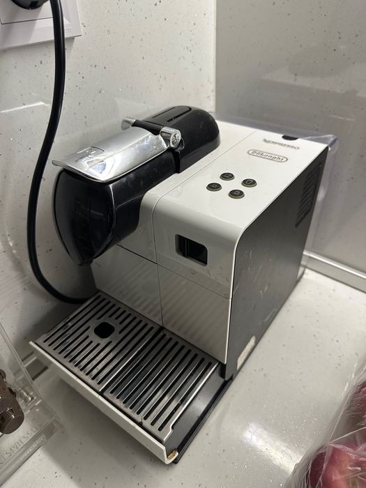 DeLonghi Nespresso кафе машина с капсули неспресо
