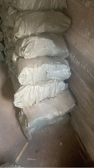 Сухие дрова в мешках