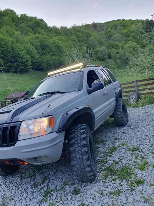Vând cherokee wj 2.7