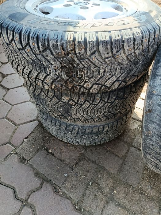 Продам диски с зимними шинами