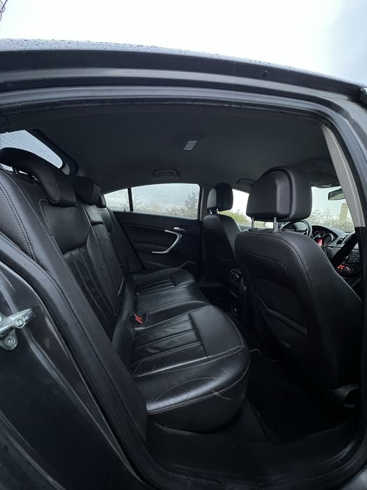 Vand Opel Insgnia 2010 2.0full întro stare foarte buna pret negociabil