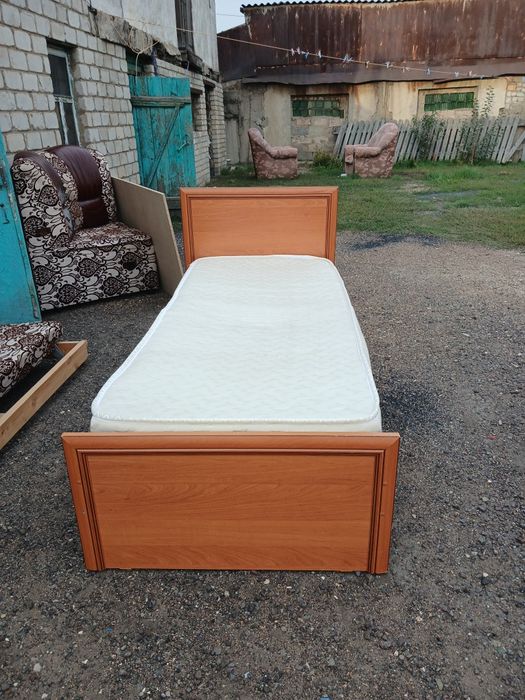 Продам односпальнюю кровать
