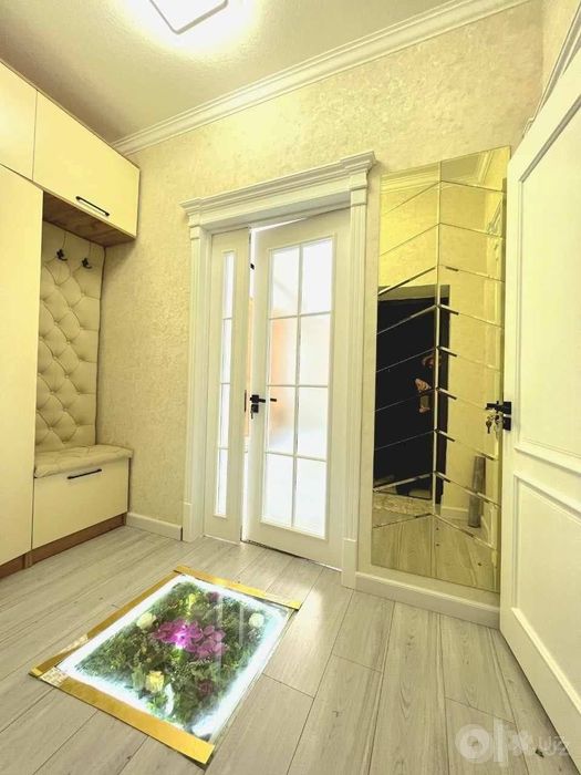 Яккасарайский район, рядом с метро Ойбек.