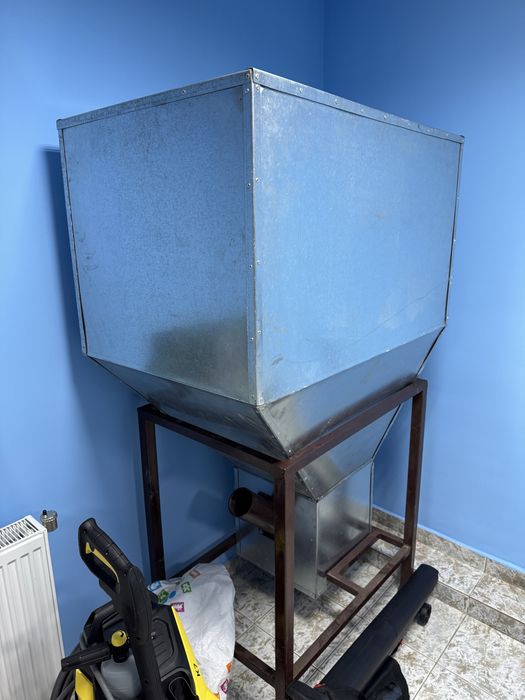 Контейнер за пелети