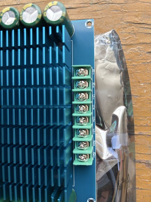 Усилител звука TDA7850