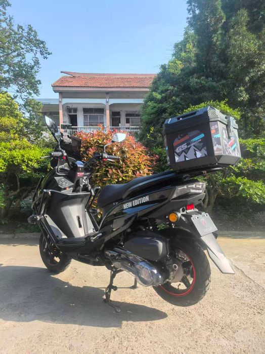 Benzinlik skuter 150cc redline 100km/3,4