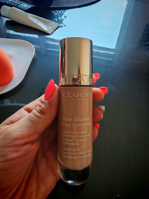Фон дьо тен Clarins skin illusion 108.3
