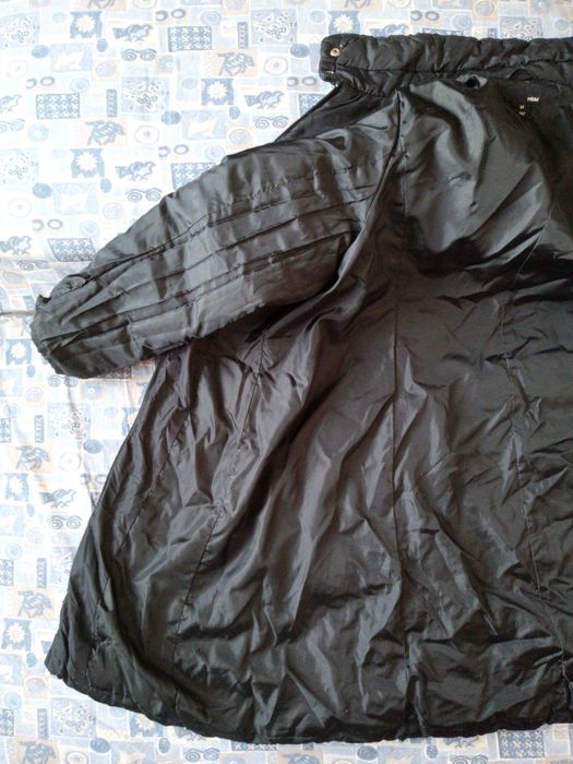 Geacă pufoaică neagră H&M mărimea M