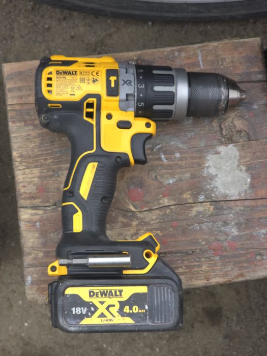 Filetanta cu Percuție DEWALT
