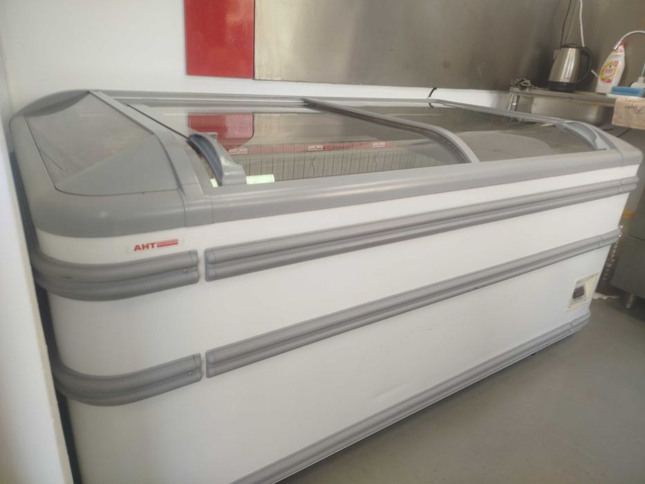 Хоризонтален фризер със стъклена врата AHT Paris 185