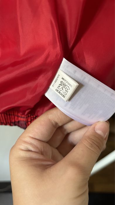 Vand geaca adidas cu motiv floral