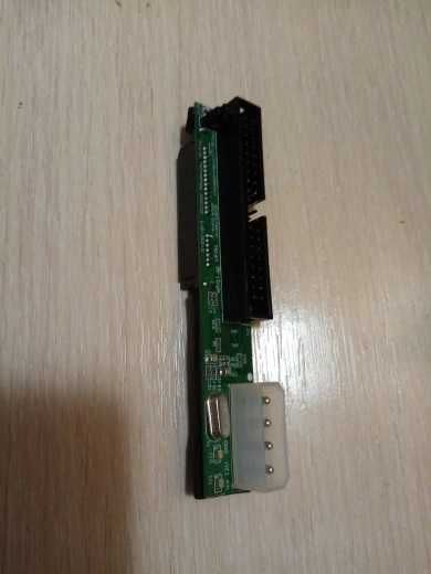 Адаптер за SATA 3.5"/ 2.5" твърд диск към PATA / IDE кабел