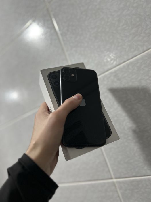 iPhone 11 64Gb продам