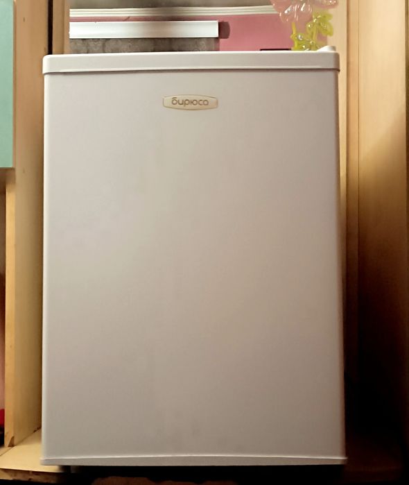 Продам мини холодильник 65см.