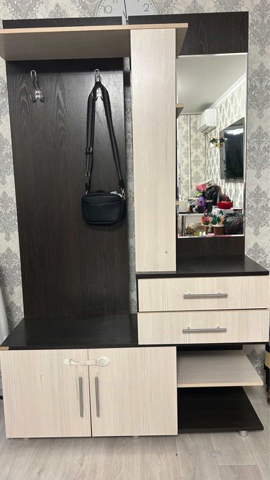 Шкаф в прихожую в