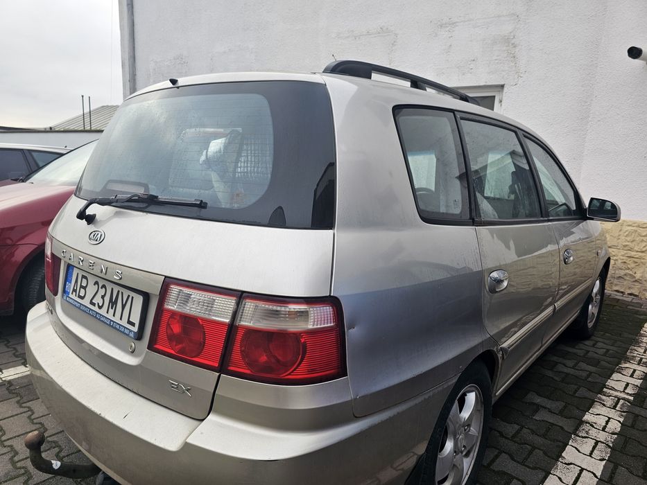Kia Carens 2 2005 luna 10