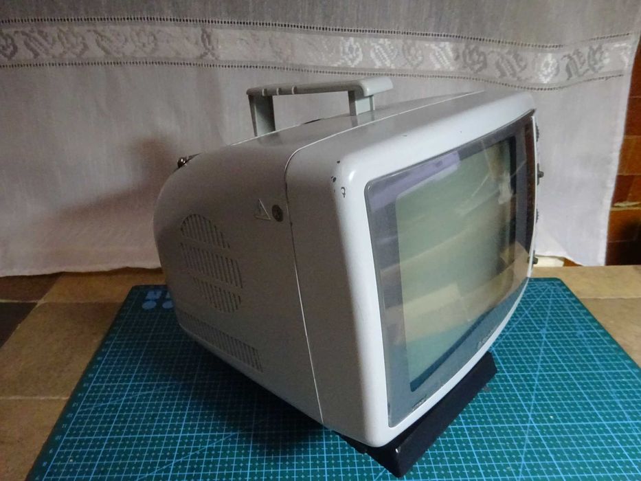 Mini tv retro Roadstar TVM-7002 /Am/Fm radio