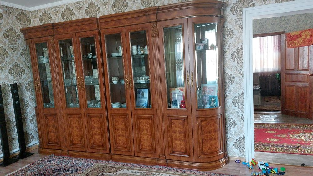 Продам мебель дерево.