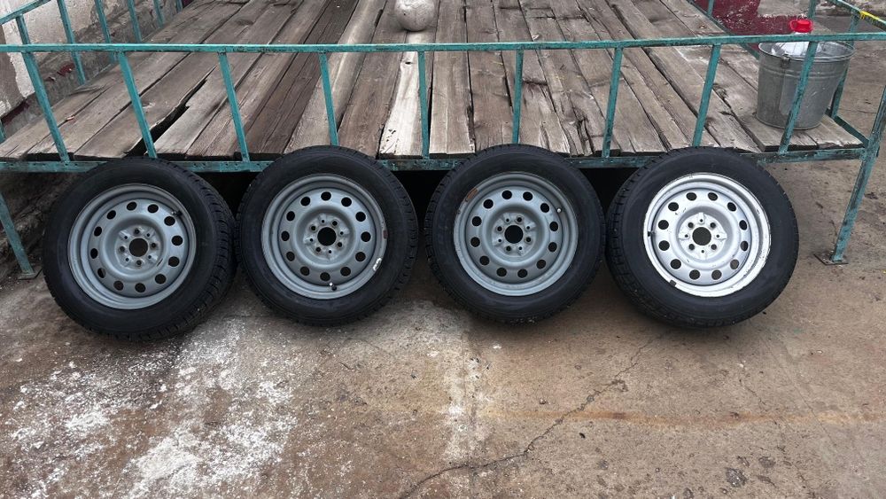 Шины с дисками новый почти 14 размер